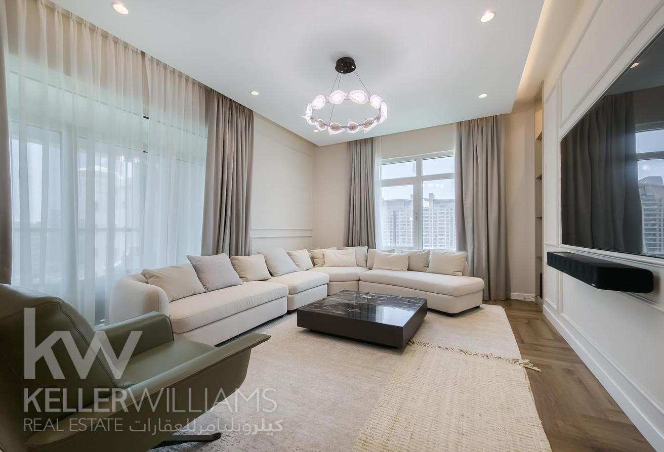 Exclusive | Fully Renovated | Vacant | Sea View photo 3