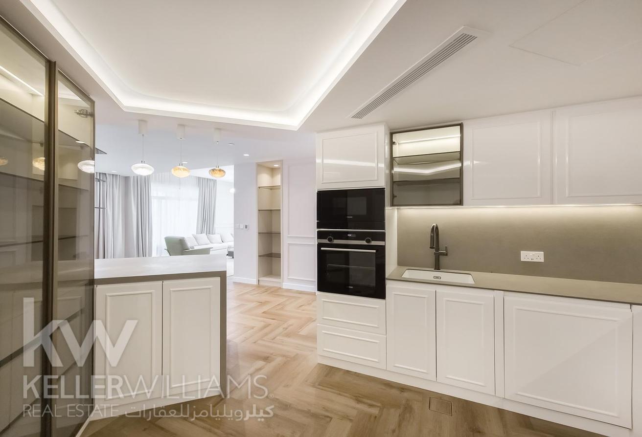 Exclusive | Fully Renovated | Vacant | Sea View photo 9