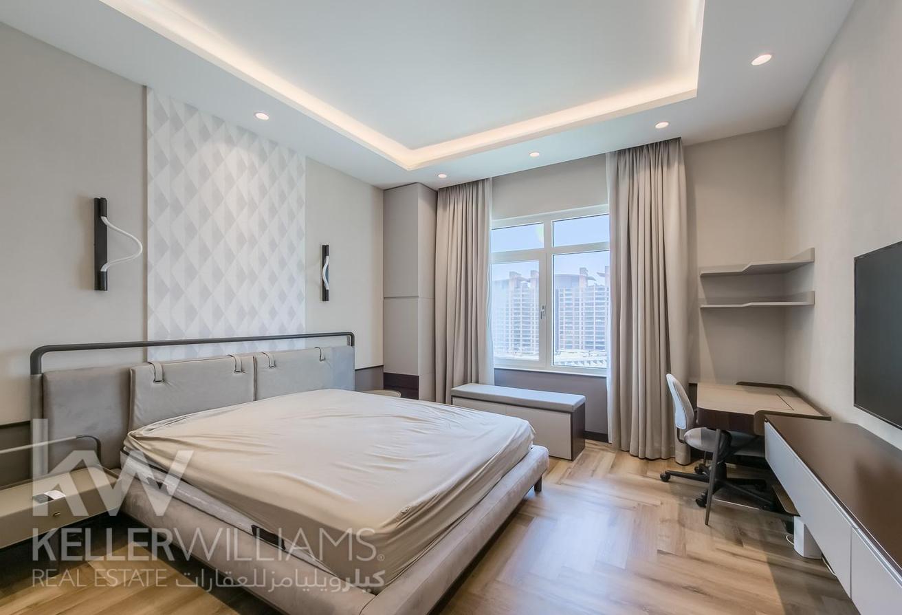 Exclusive | Fully Renovated | Vacant | Sea View photo 16