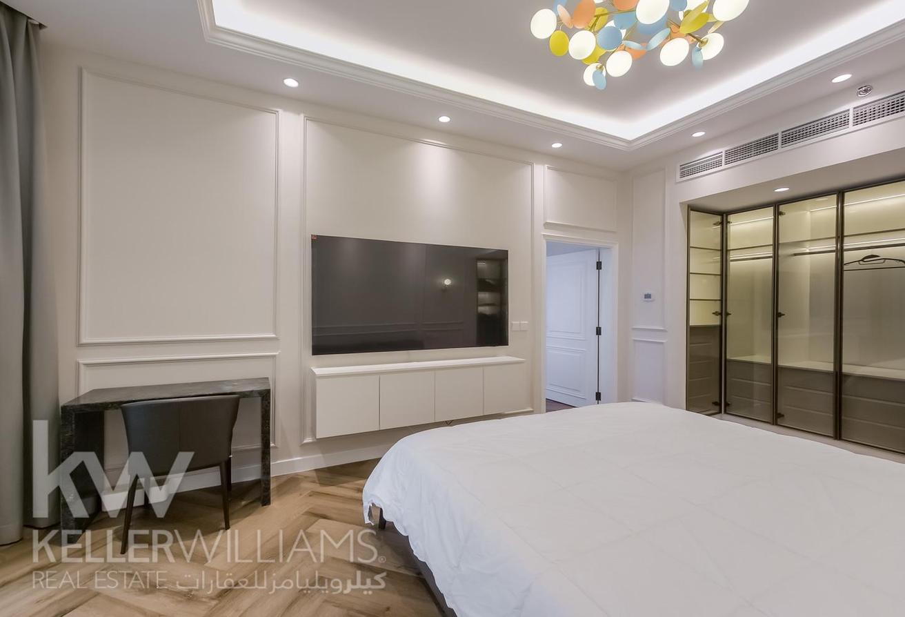 Exclusive | Fully Renovated | Vacant | Sea View photo 15