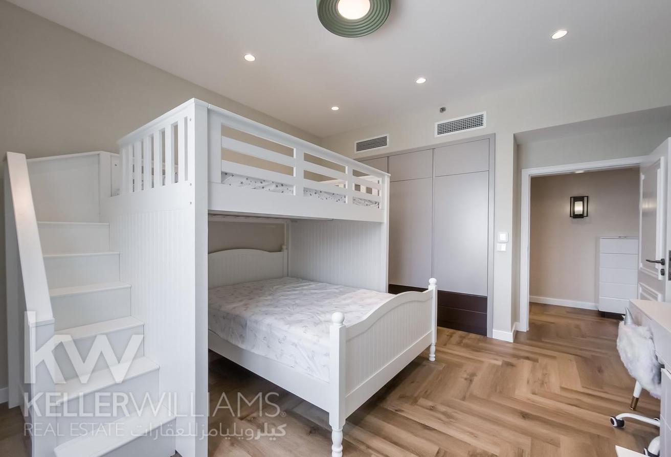 Exclusive | Fully Renovated | Vacant | Sea View photo 19