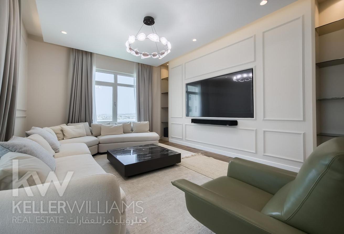 Exclusive | Fully Renovated | Vacant | Sea View photo 4