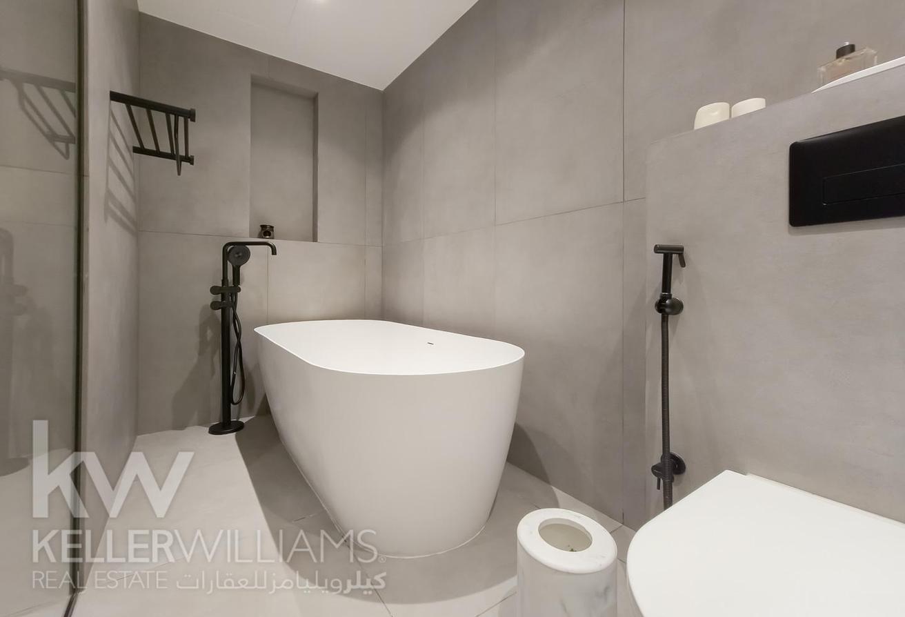 Exclusive | Fully Renovated | Vacant | Sea View photo 22