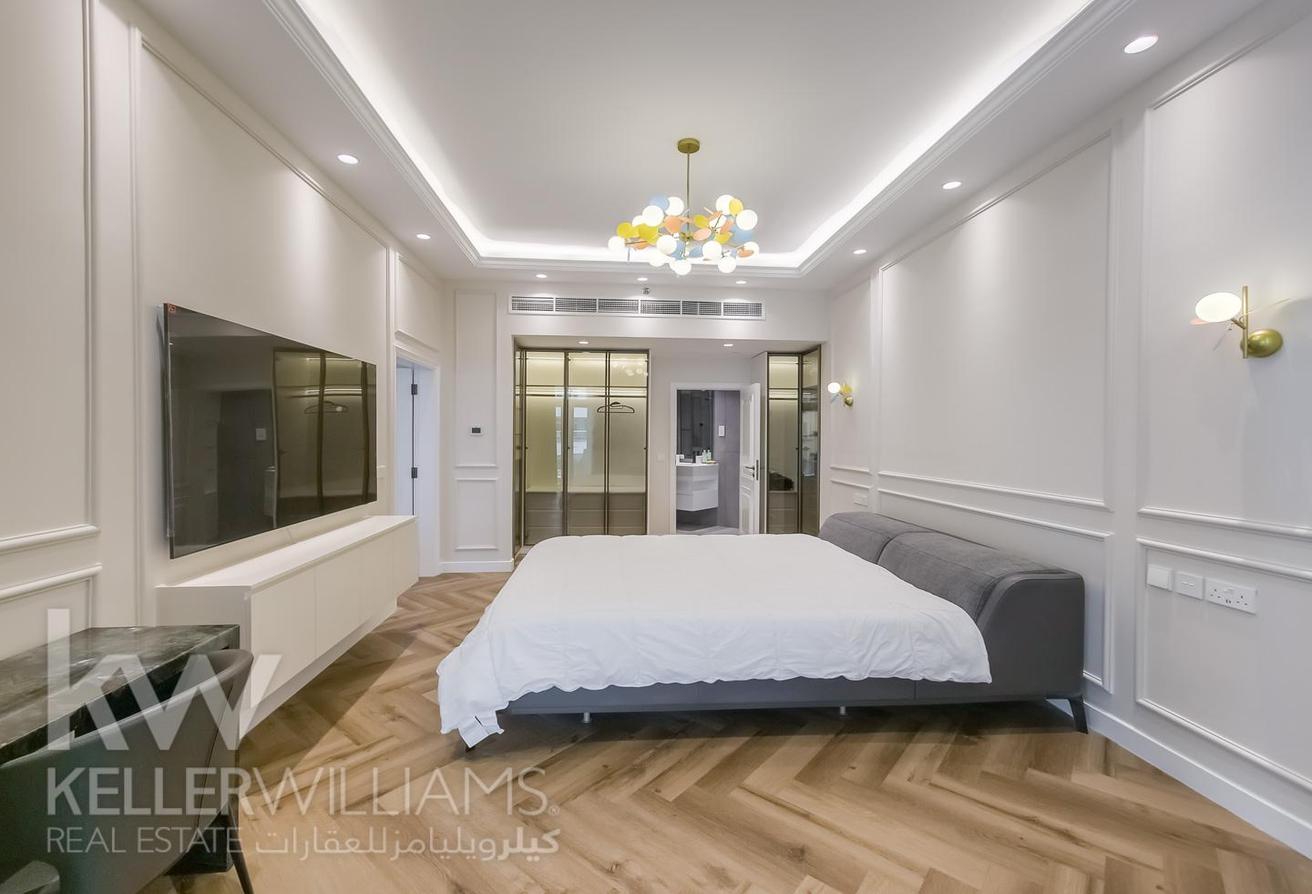 Exclusive | Fully Renovated | Vacant | Sea View photo 12