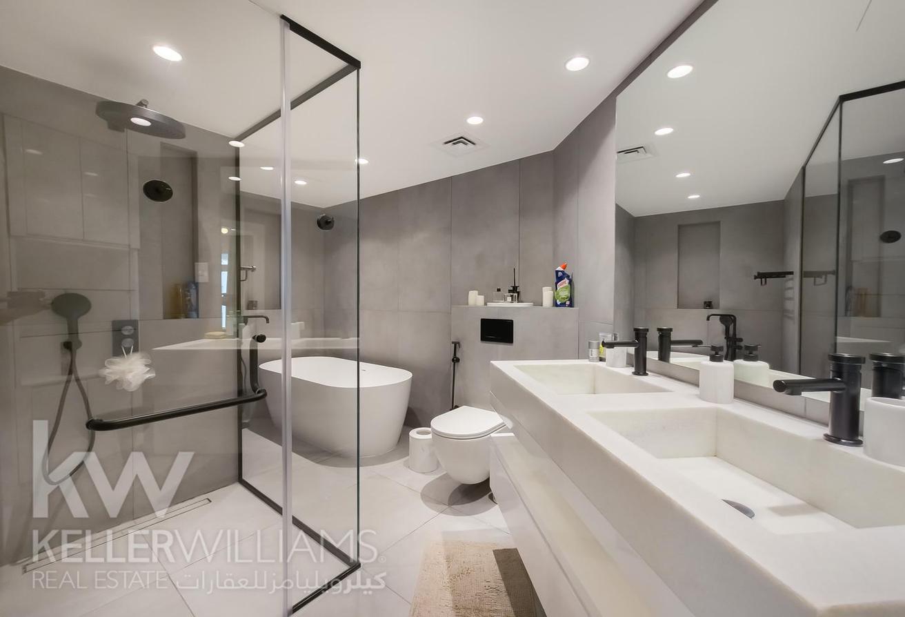 Exclusive | Fully Renovated | Vacant | Sea View photo 21