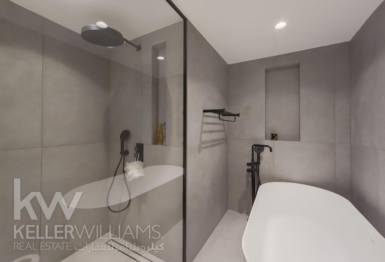 Exclusive | Fully Renovated | Vacant | Sea View photo 24