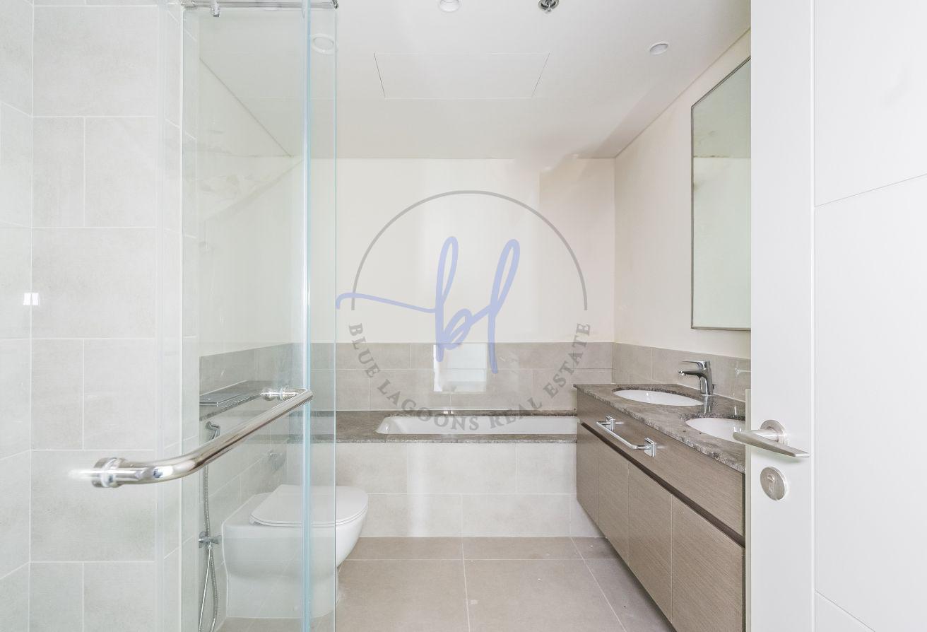 Bright and Spacious Unit| Burj Khalifa View|Vacant photo 20