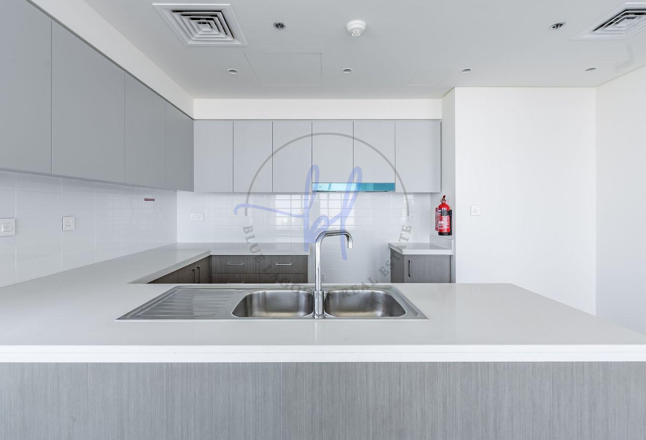 Bright and Spacious Unit| Burj Khalifa View|Vacant photo 6