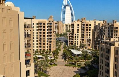Apartment - 4 Bedrooms - 5 Bathrooms for sale in Lamaa - Madinat Jumeirah Living - Umm Suqeim - Dubai