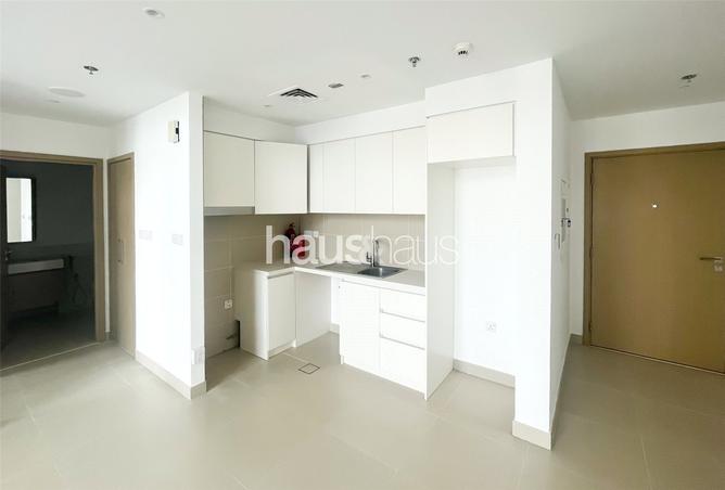 High Floor | Vacant Now | Spacious photo 2