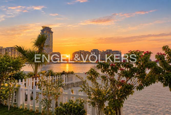 Upgraded & Furnished | Vacant | Beach Access