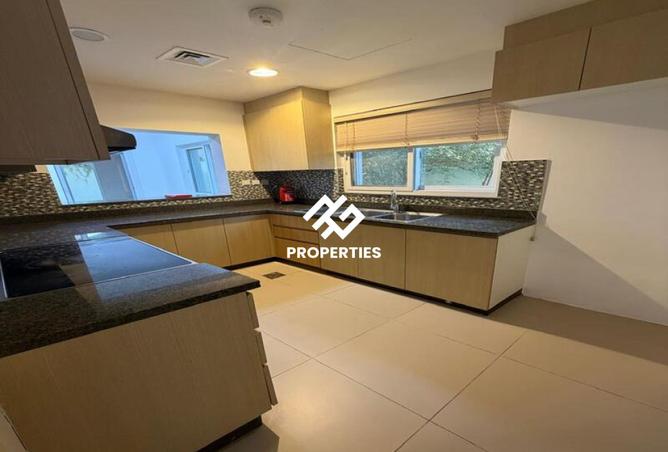 121990009 - Property Image 3