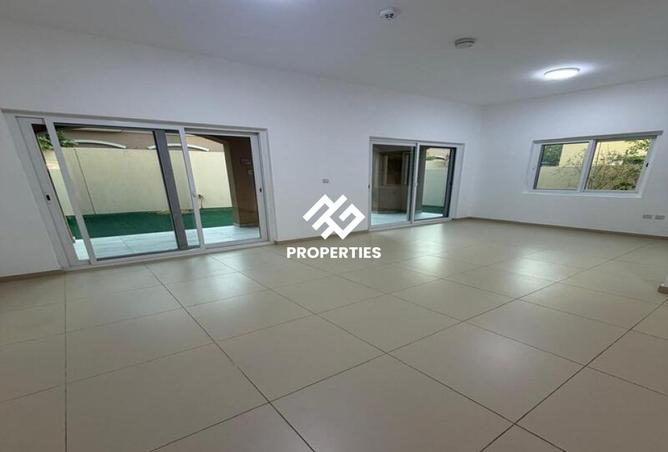 121990009 - Property Image 2
