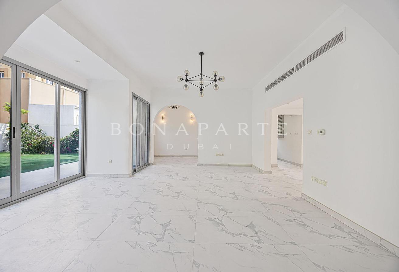 Skyline Views | Exclusive Villa | Vacant photo 4