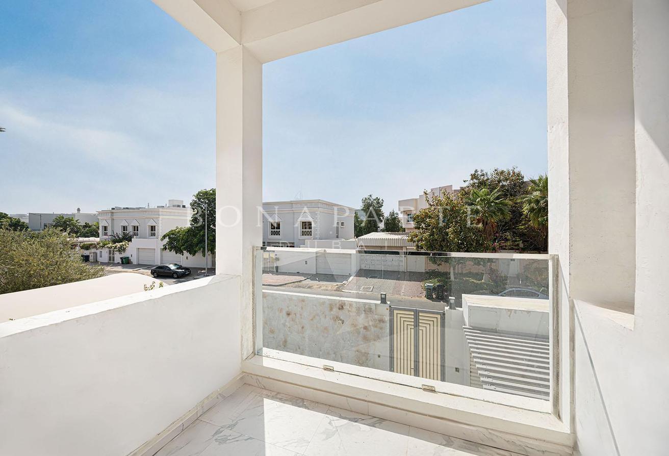 Skyline Views | Exclusive Villa | Vacant photo 14