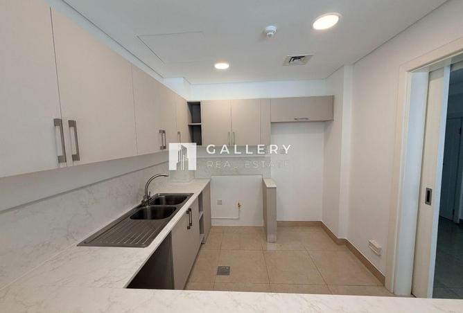 Upgraded | Park Backing | 2 Bed + Maids — photo 3