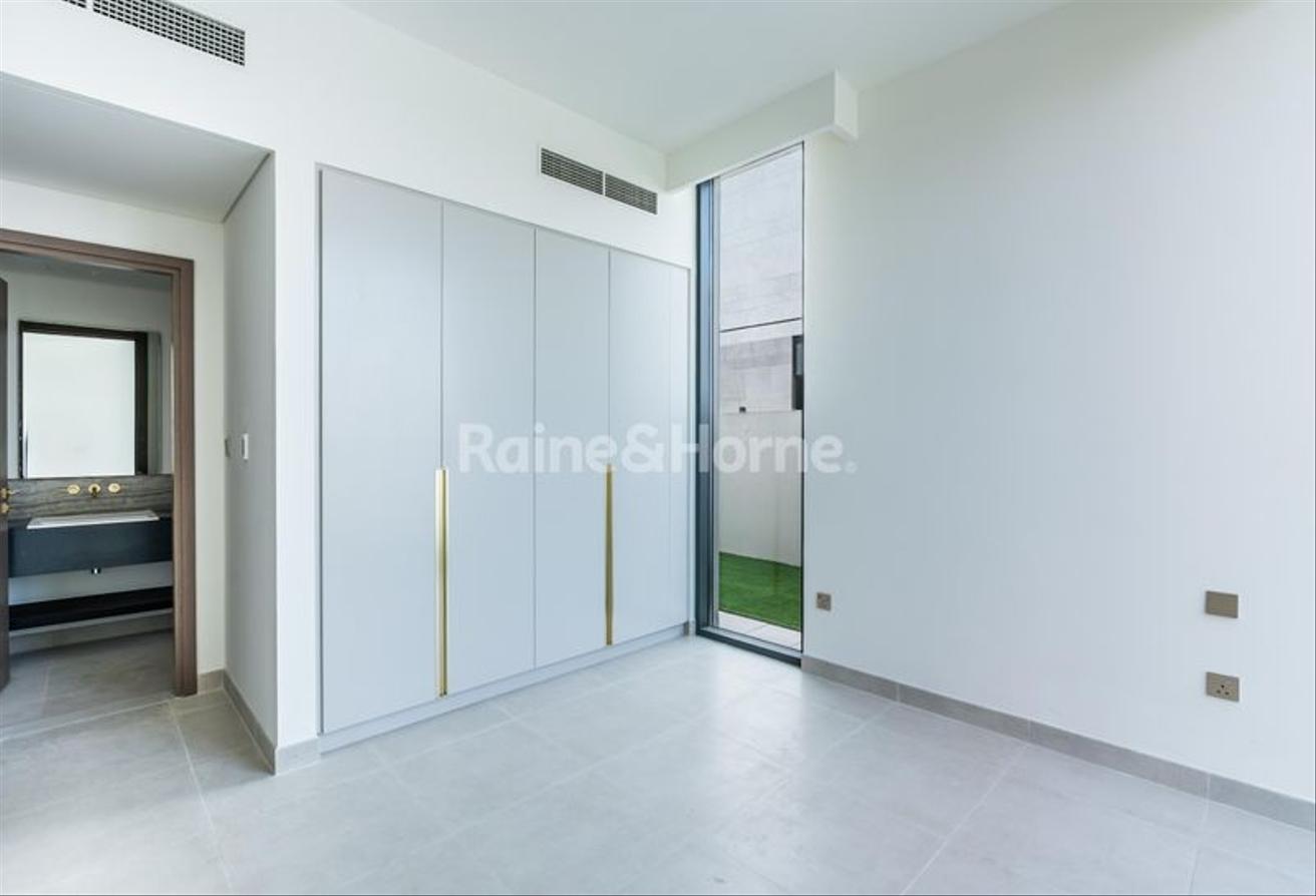 Couture Living | Elie Saab-1 4BR with 1 MONTH FREE photo 6