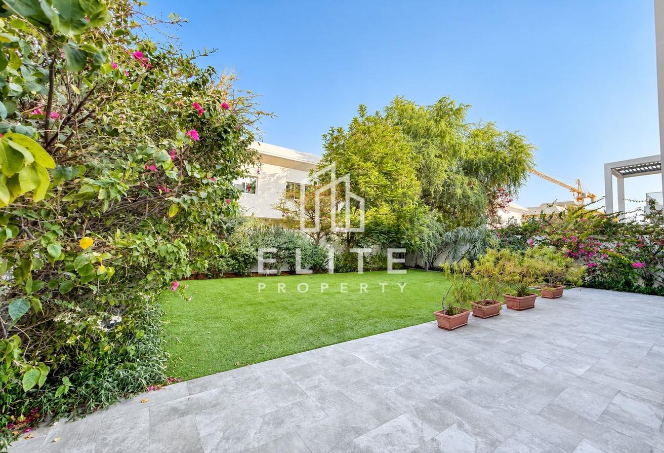 Upgraded 3BR + Maid | Corner Villa | Garden photo 14