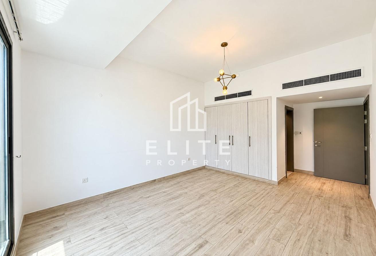 Upgraded 3BR + Maid | Corner Villa | Garden photo 8