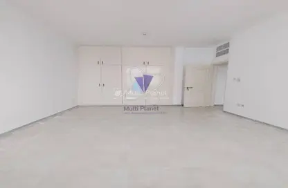 Apartment - 3 Bedrooms - 3 Bathrooms for rent in Tourist Club Area - Abu Dhabi