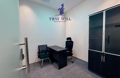 Business Centre - Studio - 4 Bathrooms for rent in Dar Al Salam Building - Corniche Road - Abu Dhabi