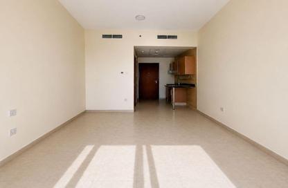 Apartment - Studio - 1 Bathroom for rent in Palace Tower 2 - Palace Towers - Dubai Silicon Oasis - Dubai