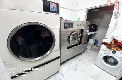 Retail - Studio for rent in Al Karama Sqaure - Al Karama - Dubai