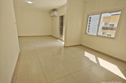Apartment - 2 - 3 for rent in Al Wahda Building - Al Majaz 2 - Al Majaz - Sharjah