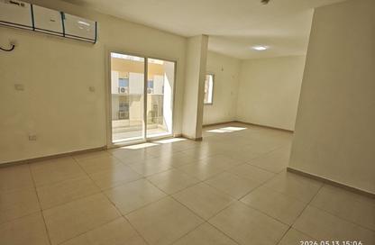 Apartment - 2 - 3 for rent in Al Wahda Building - Al Majaz 2 - Al Majaz - Sharjah