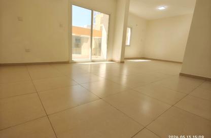 Apartment - 2 - 3 for rent in Al Wahda Building - Al Majaz 2 - Al Majaz - Sharjah