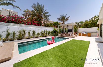 Villa - 5 Bedrooms - 6 Bathrooms for sale in Meadows 6 - Meadows - Dubai