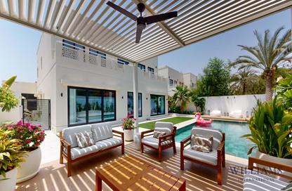 Villa - 5 Bedrooms - 6 Bathrooms for sale in Meadows 6 - Meadows - Dubai