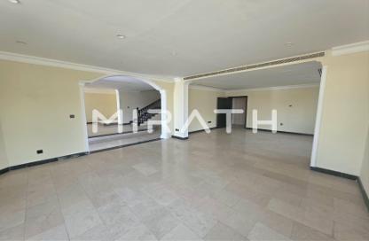 Villa - 5 - 4 for rent in Umm Suqeim 1 Villas - Umm Suqeim 1 - Umm Suqeim - Dubai
