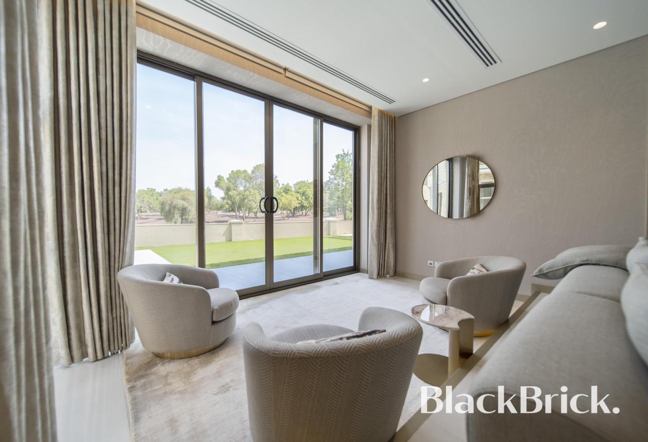 Vacant | Unbeatable Views | Spacious Villa photo 10