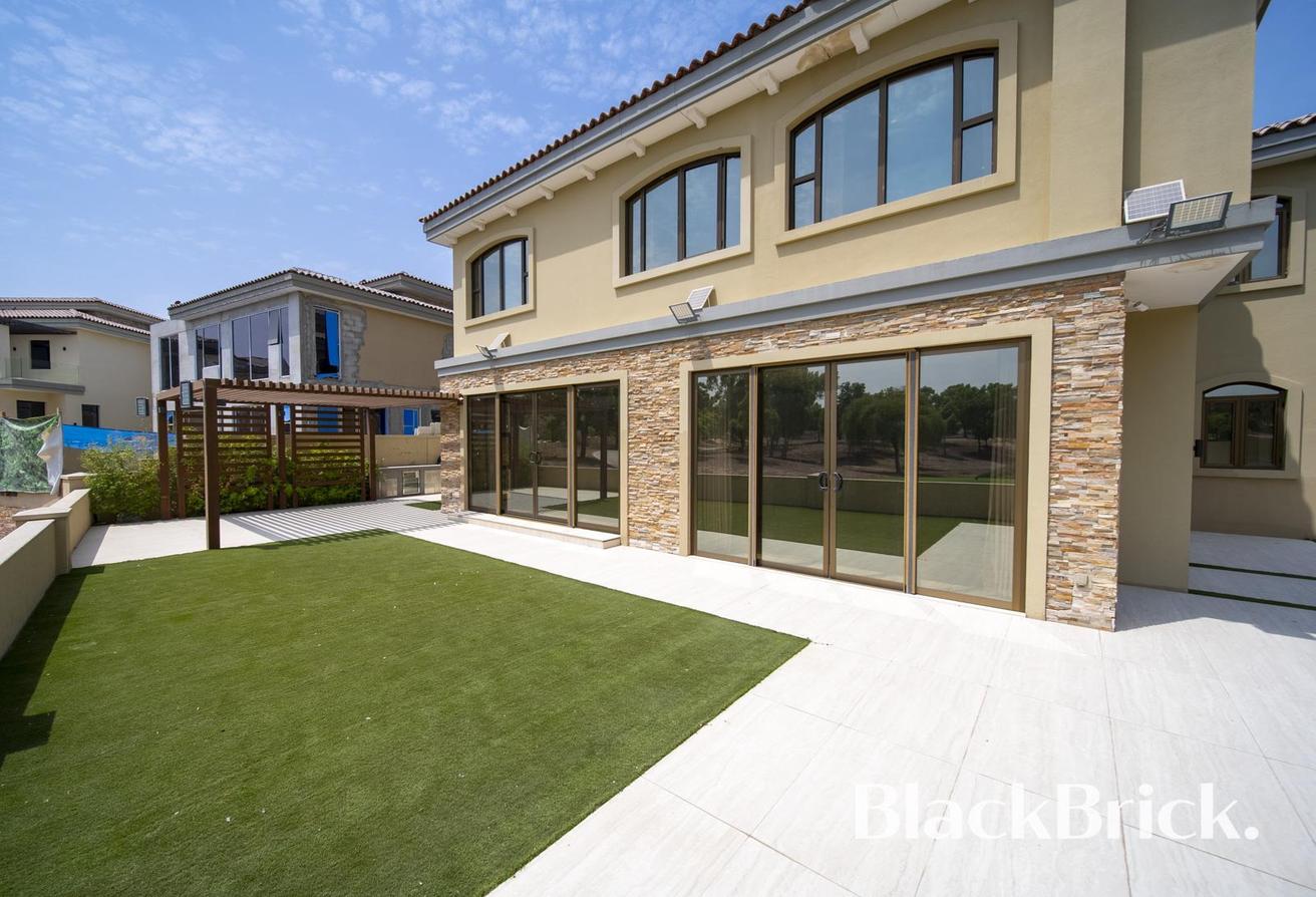 Vacant | Unbeatable Views | Spacious Villa photo 2