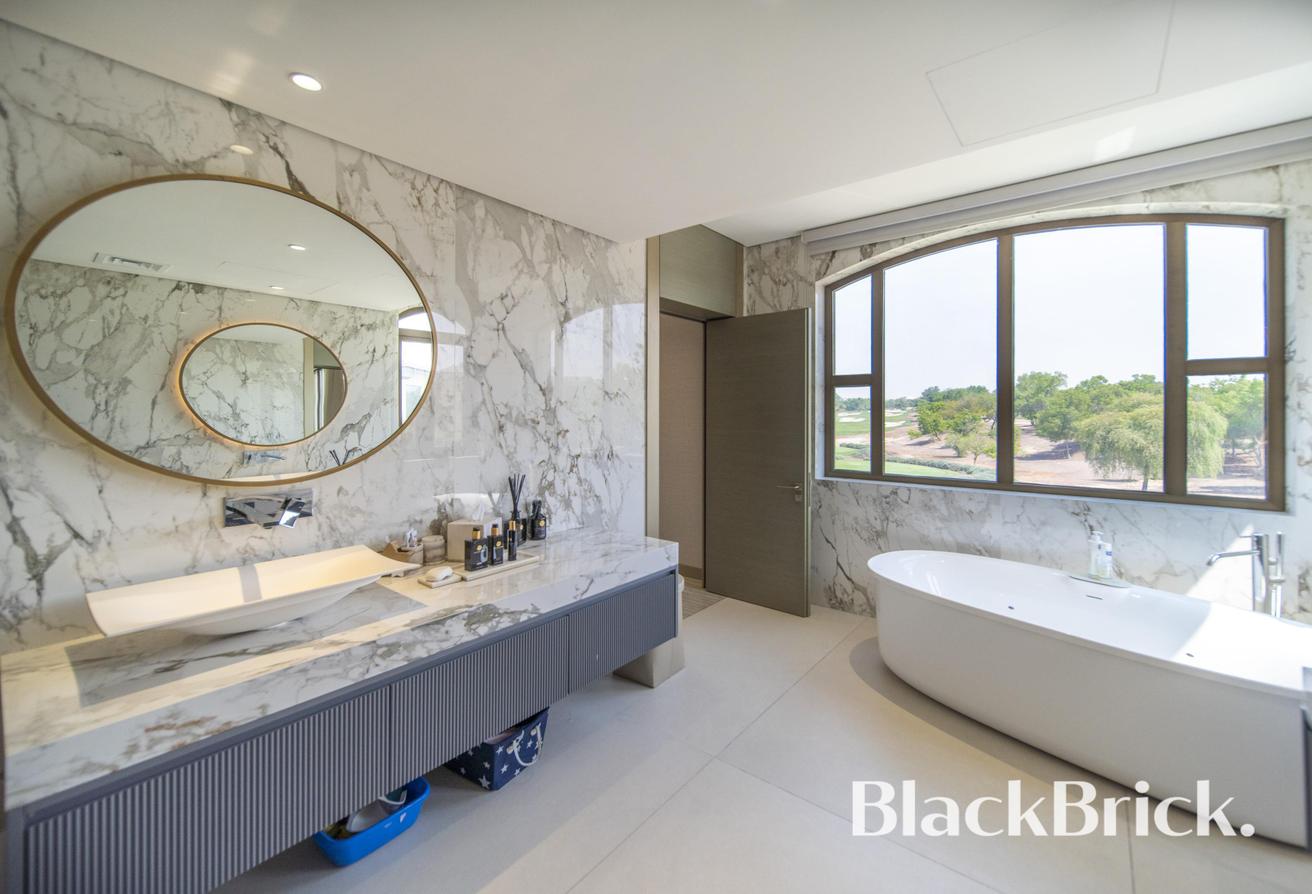 Vacant | Unbeatable Views | Spacious Villa photo 15