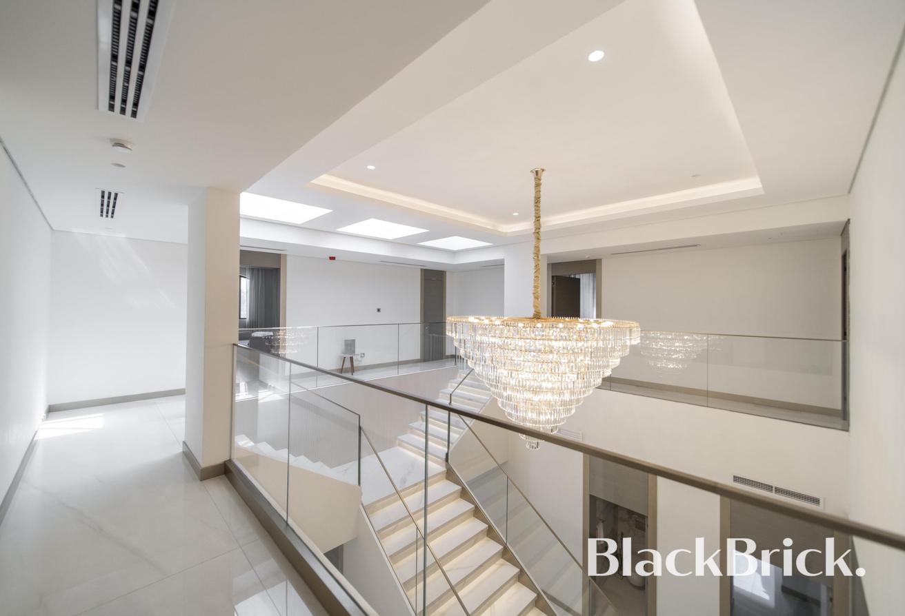 Vacant | Unbeatable Views | Spacious Villa photo 13
