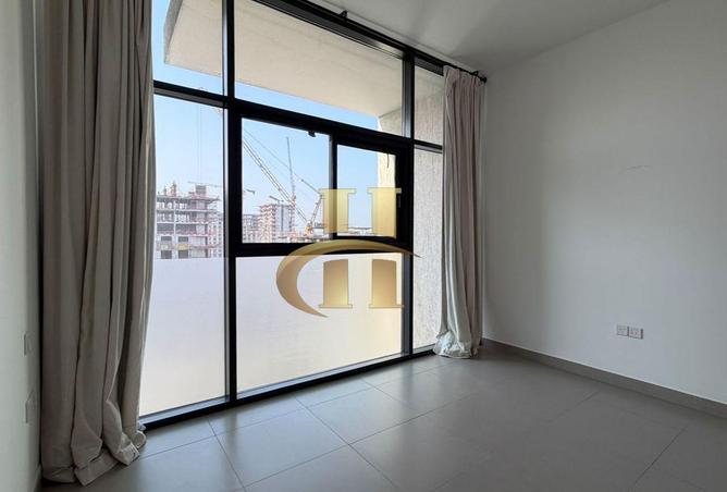 Ready To Move In | Spacious Layout | Vacant photo 3