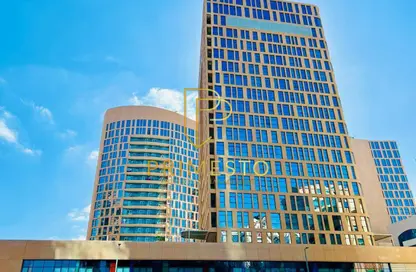 شقة - 2 غرف نوم - 4 حمامات للايجار في يونايتد سكوير - الخالدية - أبوظبي