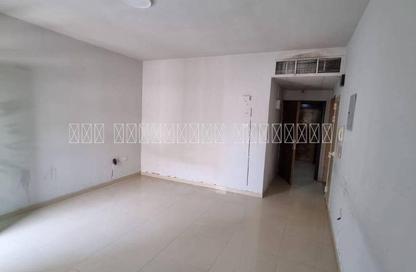 Apartment - Studio - 1 Bathroom for rent in Al Butina 9 Building - Al Butina - Sharjah Apartment - Studio - 1 Bathroom for rent in Al Butina 9 Building - Al Butina - Sharjah