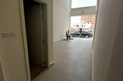 Shop - Studio - 1 Bathroom for rent in Ajman 44 building - Al Hamidiya 1 - Al Hamidiya - Ajman