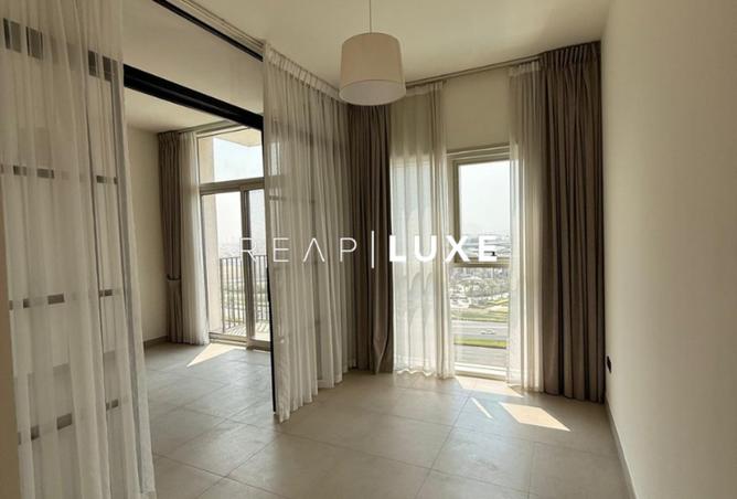 High Floor | Pool View | Vacant Now photo 2