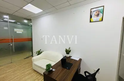 مكتب - غرفة نوم - 1 حمام للايجار في مبنى بيزنس اتريوم - عود ميثاء - بر دبي - دبي