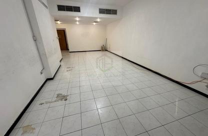 Apartment - 2 Bedrooms - 2 Bathrooms for rent in Al Kazim 3 Building - Hor Al Anz East - Hor Al Anz - Deira - Dubai