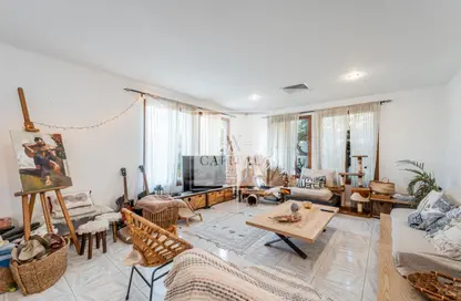 Villa - 3 Bedrooms - 4 Bathrooms for sale in Umm Suqeim 2 Villas - Umm Suqeim 2 - Umm Suqeim - Dubai