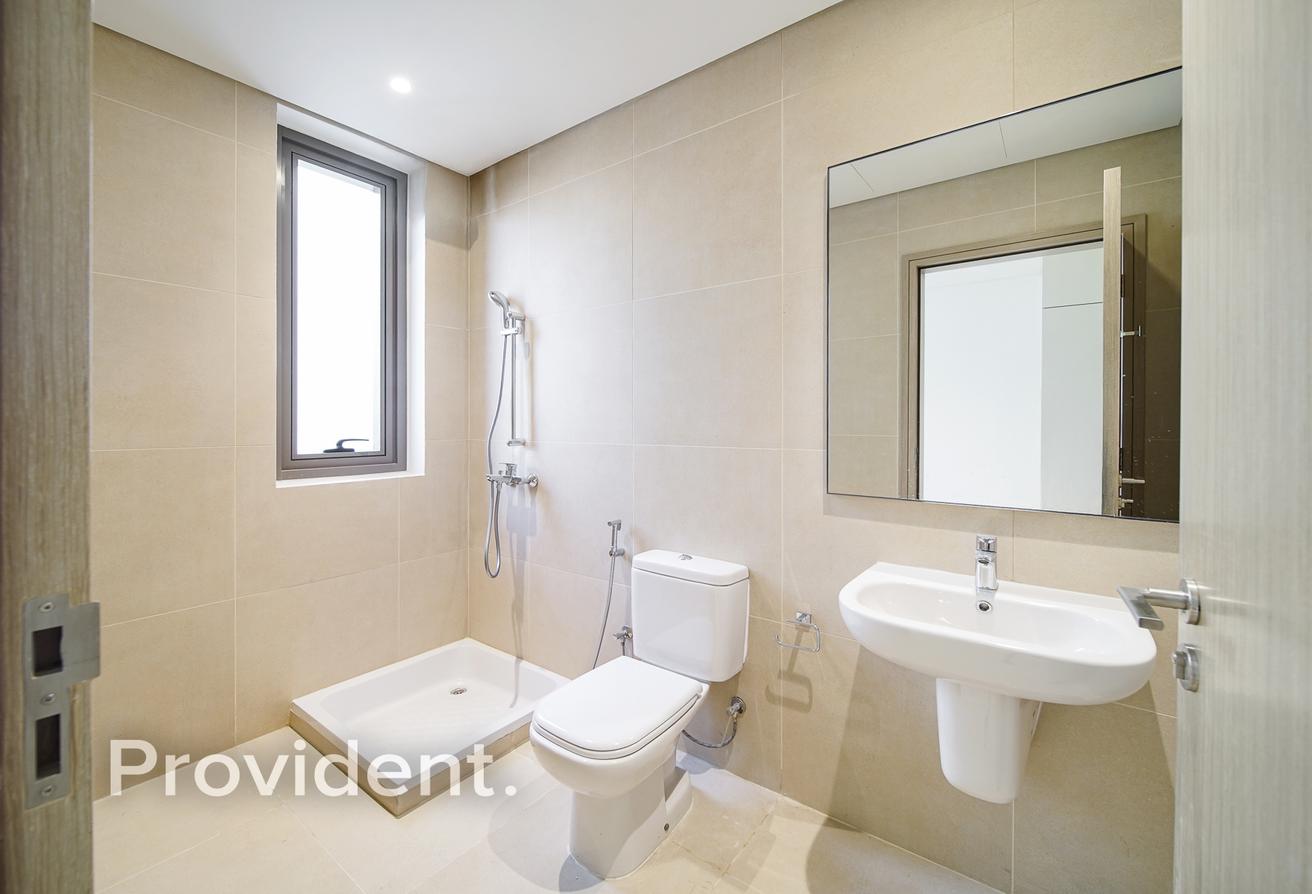 Large Layout | Vacant | Close To Amenities photo 13
