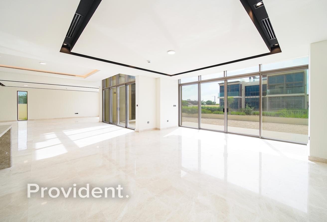 Large Layout | Vacant | Close To Amenities photo 5