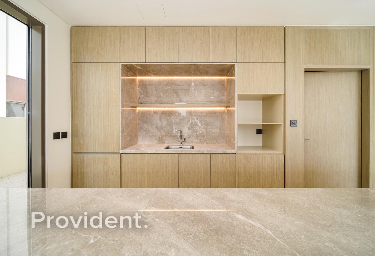 Large Layout | Vacant | Close To Amenities photo 6