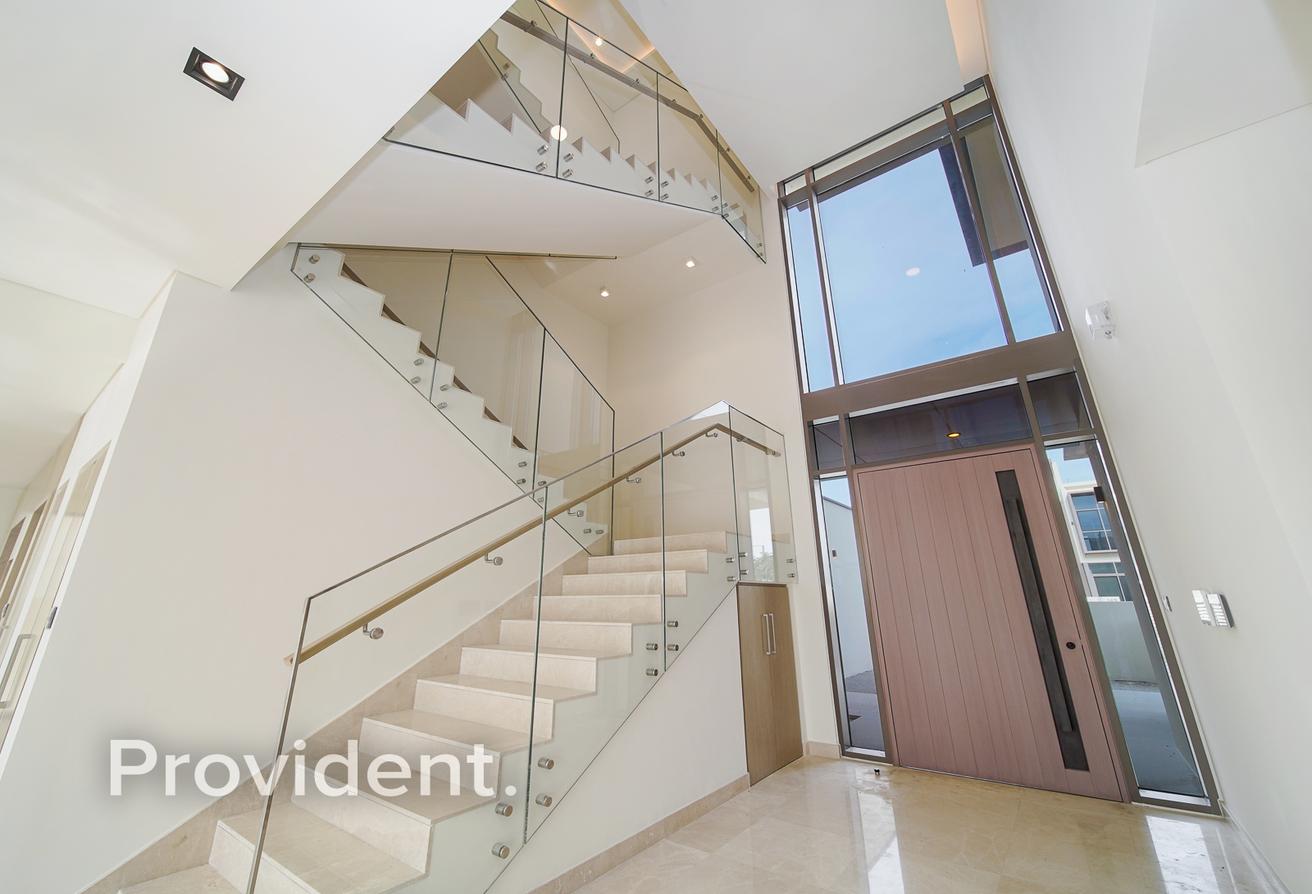 Large Layout | Vacant | Close To Amenities photo 10
