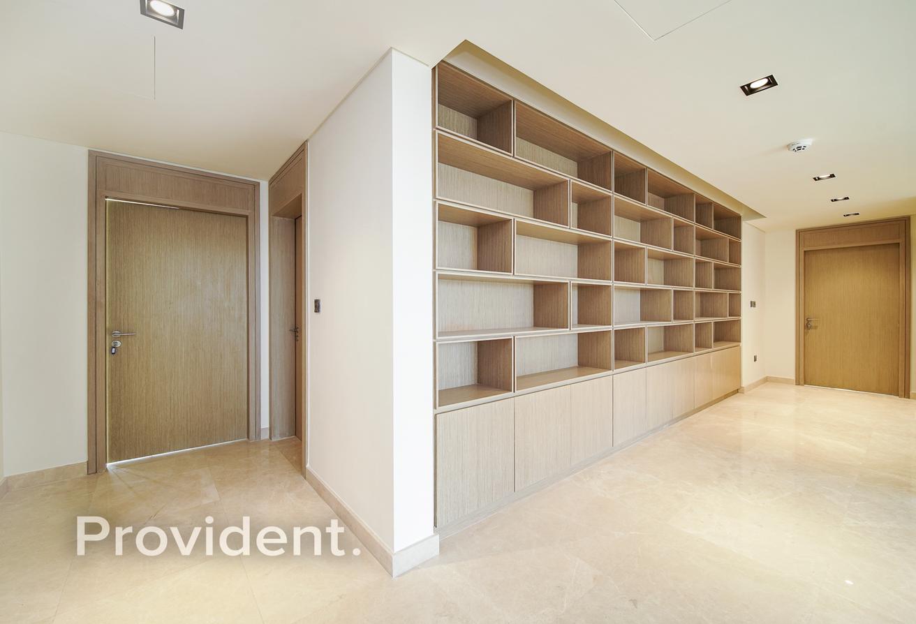 Large Layout | Vacant | Close To Amenities photo 14